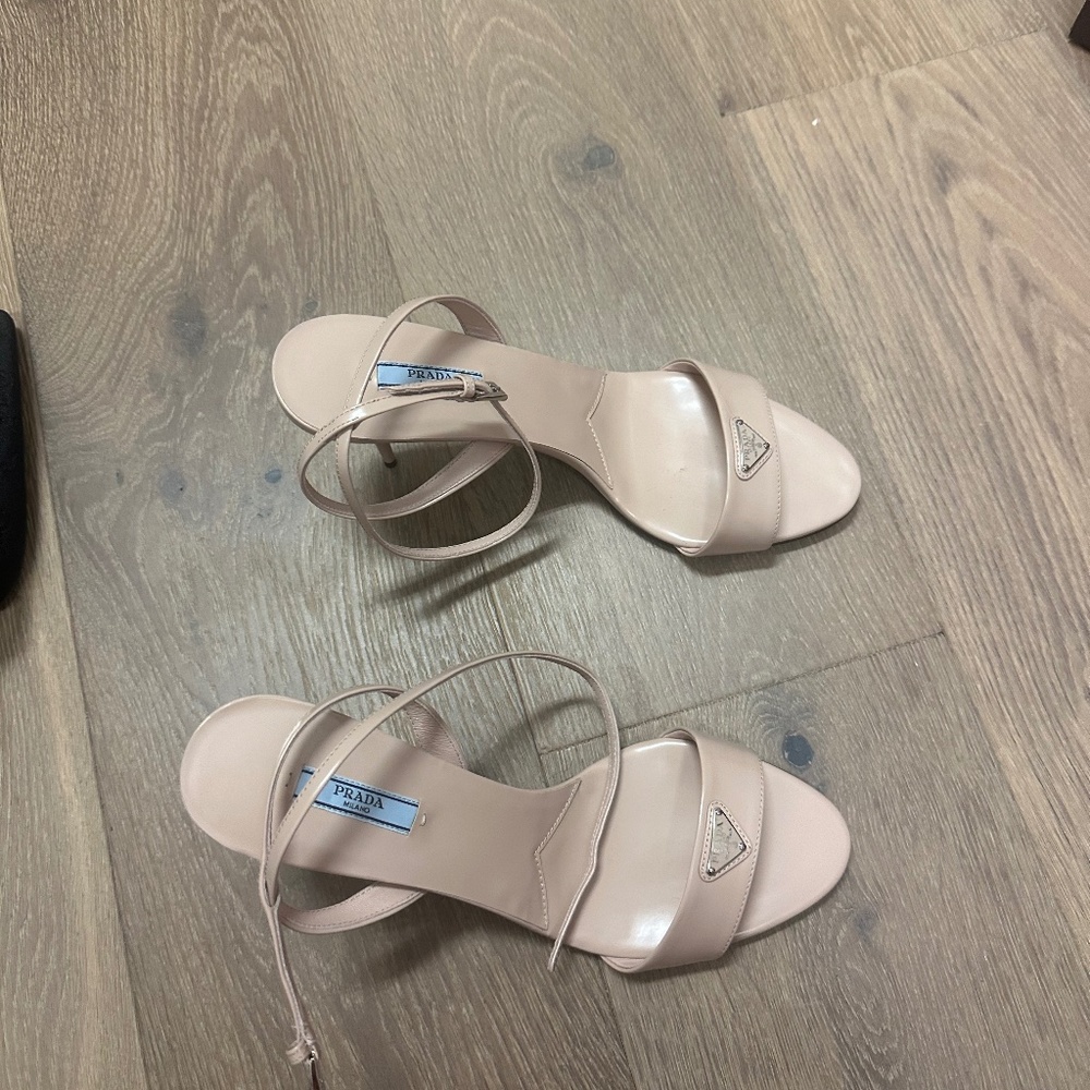 Prada beige new with tags sandals  Sz 42